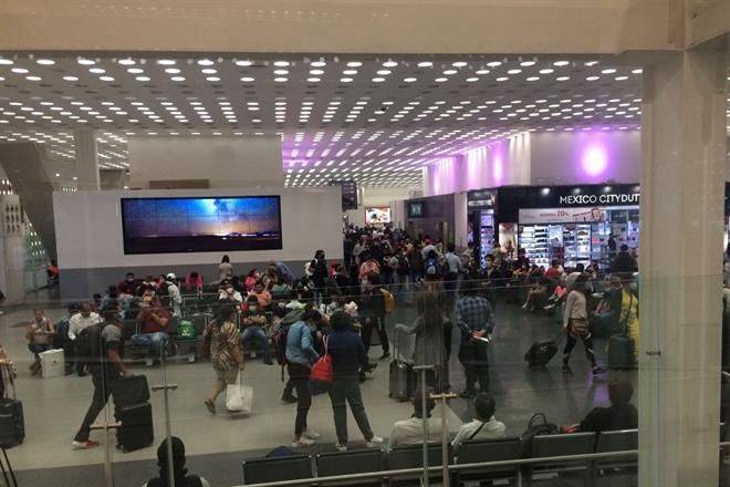 Sufren 22 vuelos demoras por falla de red en AICM