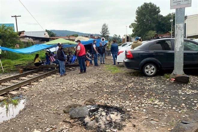Bloquea CNTE vías en Michoacán por tercer día consecutivo