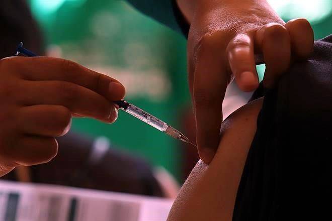 Regresa CDMX a naranja; iniciará vacunación en los de 18