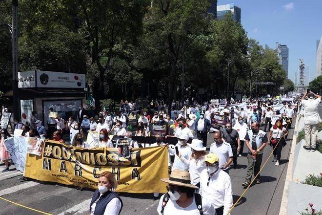 Marchan al Zócalo por desabasto de oncológicos