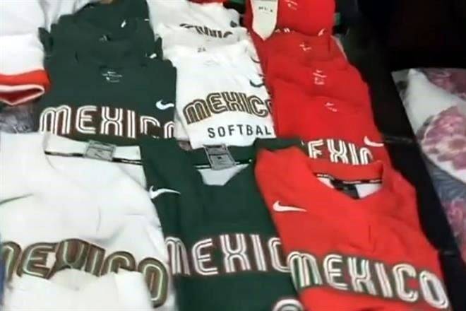 Presume Aradillas indumentaria de softbol completa
