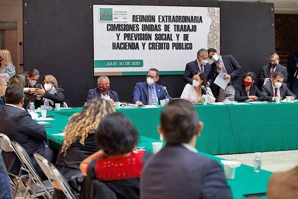 Diputados avalan retrasar un mes reforma de outsourcing