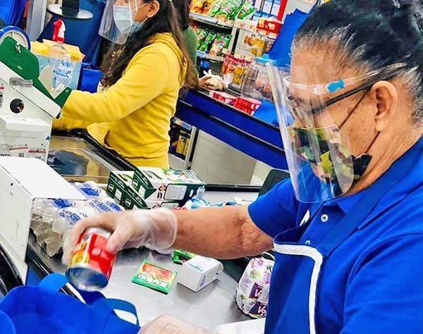 Regresan 73 adultos como empacadores