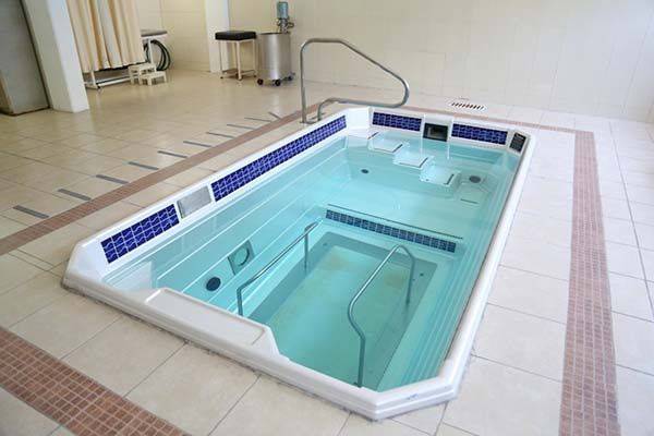 Reactivan servicios de terapia acuática