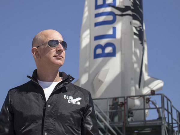 ‘Es el mejor día de mi vida’, asegura Jeff Bezos tras aventura espacial
