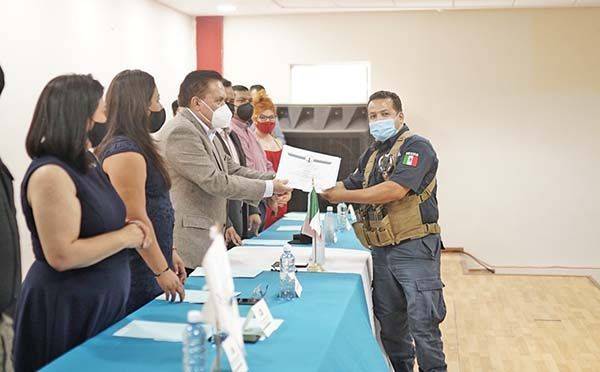 Capacita Castaños a elementos policiacos
