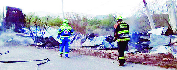 Se incendian tras chocar 2 tráileres