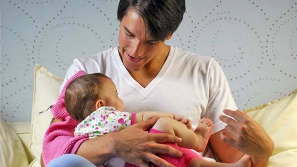 Pide Congreso ampliar licencias de paternidad