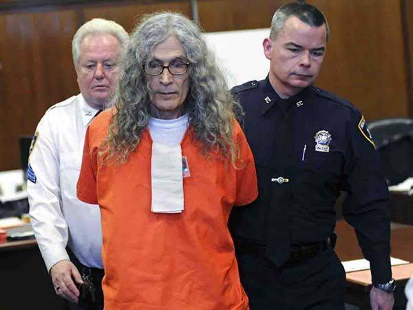 Muere ‘asesino del juego de las citas’ en California