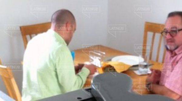 Exhiben a hermano de AMLO recibiendo dinero