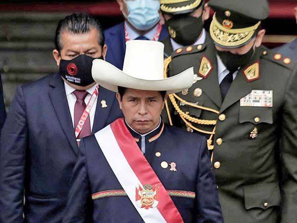 Castillo anuncia reforma constitucional