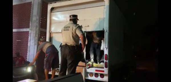 Rescatan a 130 migrantes en Mezcalapa, Chiapas