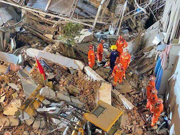 Derrumbe de hotel en China deja al menos un muerto y varios desaparecidos
