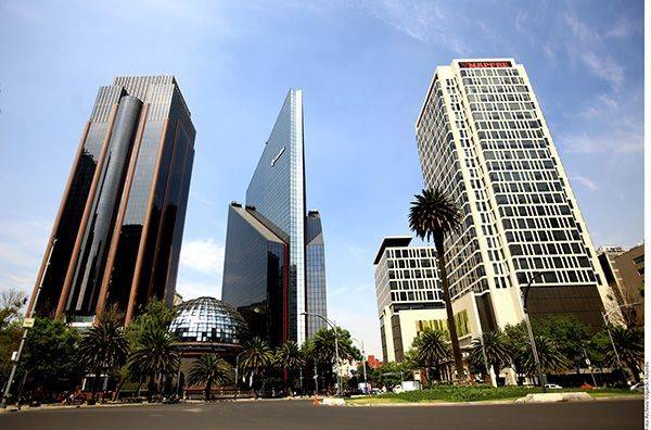 Golpea Delta a bolsas en el mundo; cae IPC 2.1%