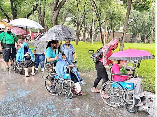 Dificulta 4T cobro a adultos mayores