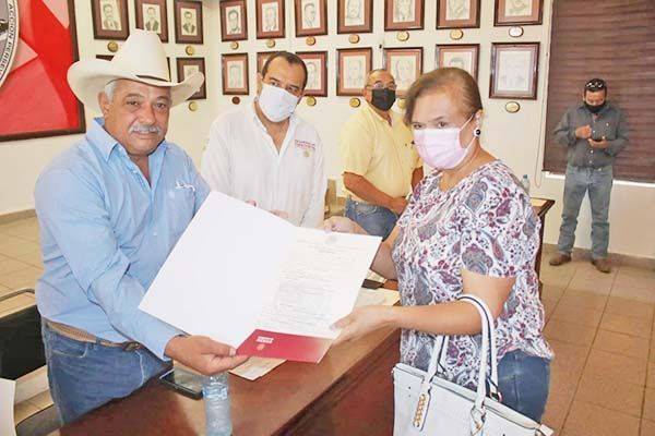 Apoya Temo Rodríguez a ejidatarios de Sabinas