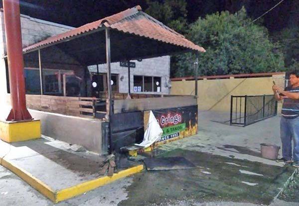 Arde restaurante de comida rápida