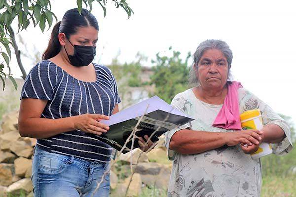 Reciben escrituras familias sabinenses