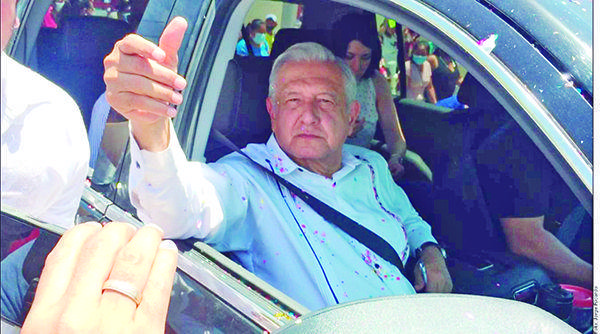 Antecesores privatizaron educación: AMLO