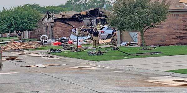 Explosión en condominio deja un muerto