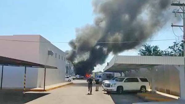 Se registra incendio y explosiones en bodega de la FGR en Sinaloa