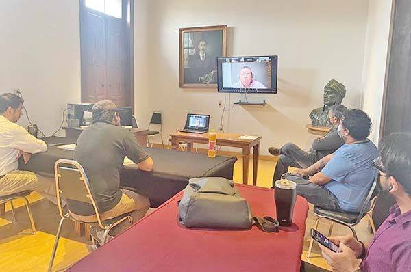 Reciben capacitación previo a Feria del Libro