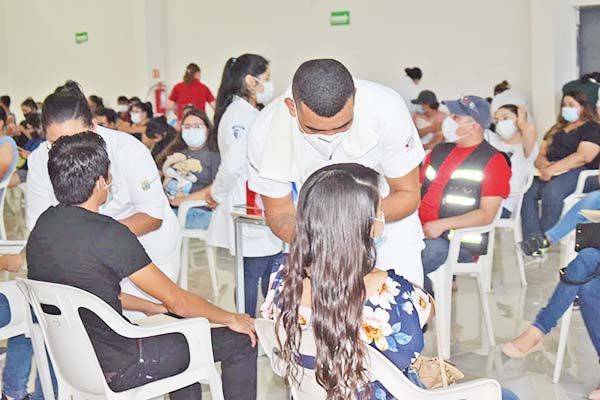 Aplicarán segunda dosis a personas de 40 a 49 años