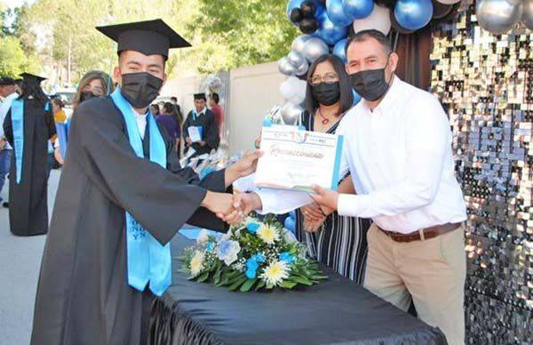 Inician graduaciones del CECYTE EMSAD
