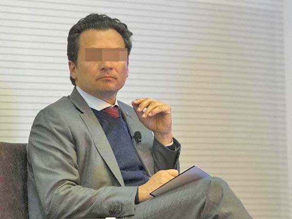 Hermana de ex director de Pemex pide revisión a negativa de amparo