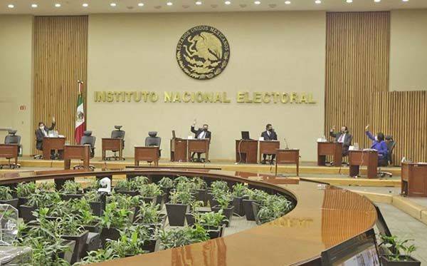 INE multa a PAN, PRI, PT y Morena por afiliar de forma indebida a ciudadanos