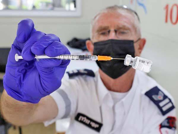 Frena Israel aplicación de tercera dosis de vacuna covid a enfermos de cáncer