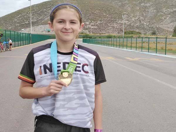 Orgullosa Jimena de medalla de oro