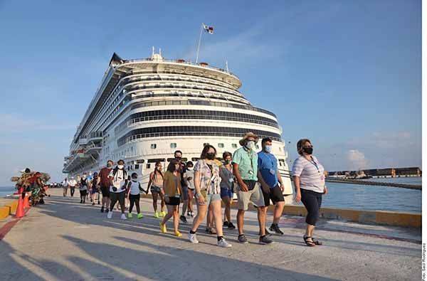 Llega crucero tras 16 meses; covid a tope