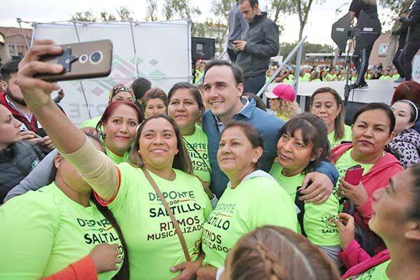 Aprueban saltillenses desempeño de Manolo