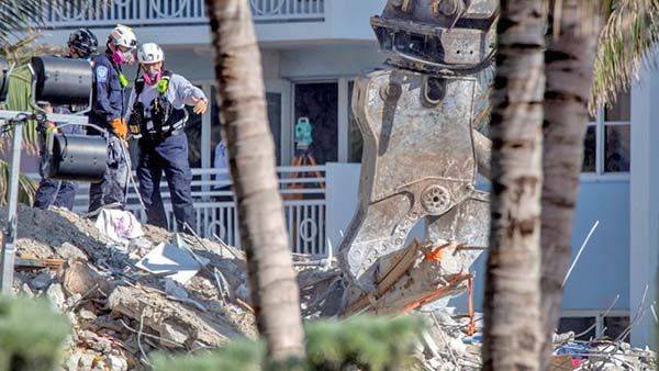 Suman 22 muertos y 126 desaparecidos tras derrumbe en Florida