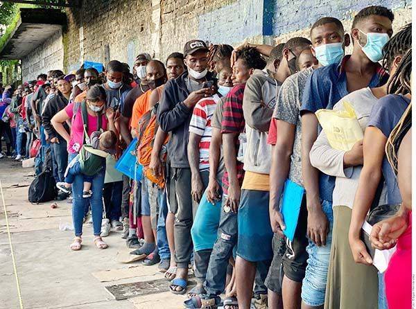 Saturan frontera por refugio en México