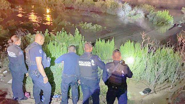 Rescatan a 30 migrantes de morir ahogados en el Río Bravo