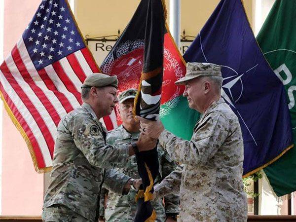 Jefe del comando de EU en Afganistán entrega el mando como fin de misión