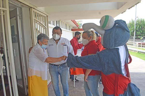Otorgan apoyos al Asilo de Ancianos