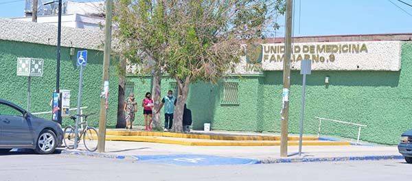 Atienden en área aislada a pacientes de la Clínica 9