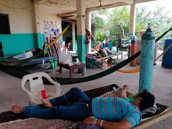 Familias improvisan hospital en casa en Oaxaca