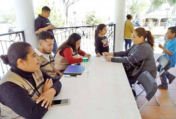 Quitan becas a discapacitados