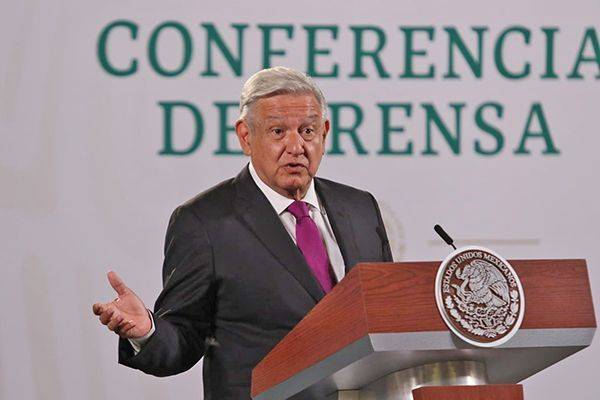 Era un préstamo, dicen AMLO y León