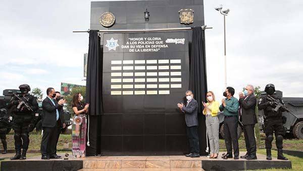 Entrega MARS armas y equipo