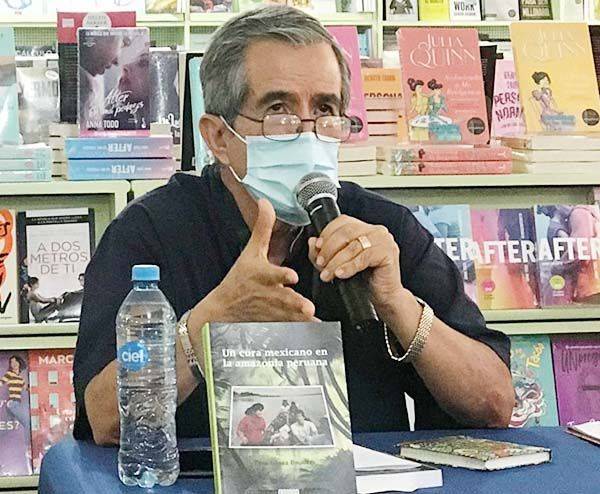 Plasma cura en libro su misión en el Perú