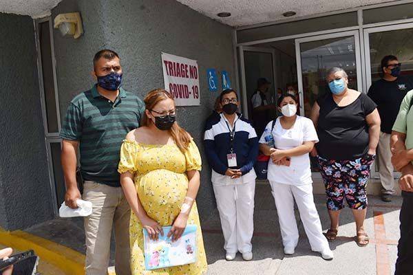 ECHAN DEL ISSSTE A LA CALLE A EMBARAZADA