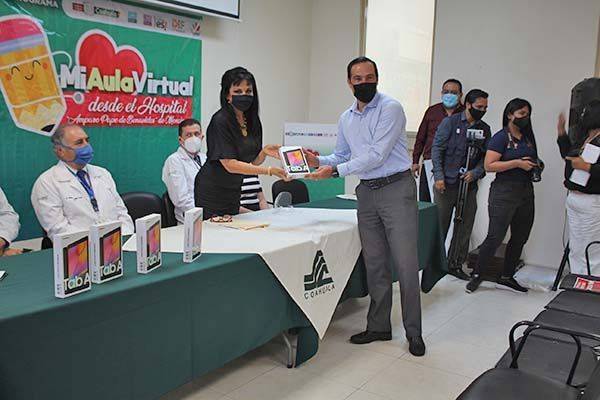 Dona Fundación Pape tabletas electrónicas