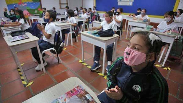 Proponer cambiar calendario escolar