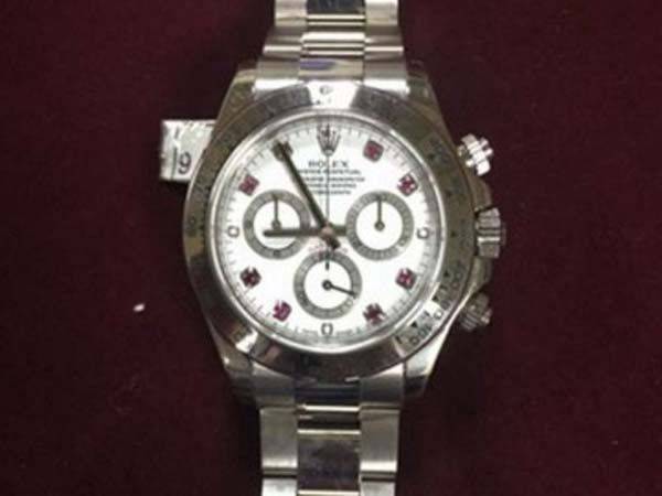 Subastarán relojes de lujo, autos y joyas en Los Pinos