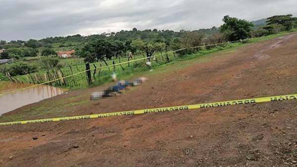 Abandonan cuerpos de 5 hombres asesinados a tiros en Michoacán